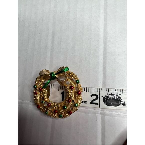 Gerry’s vintage gold tone enamel wreath brooch - Picture 7 of 8